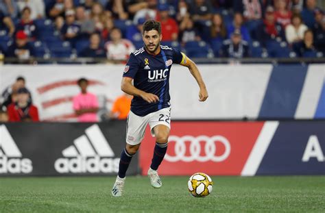 Revs midfielder Carles Gil suspended for match at New York Red Bulls
